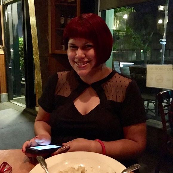 Meet your Posher, Vanessa - Picture 3 of 3